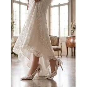 Escarpins de mariée blancs en dentelle pour femme - bout pointu, talons en résille et nœud en satin à l'arrière, parfaits pour un mariage moderne en ville ou à