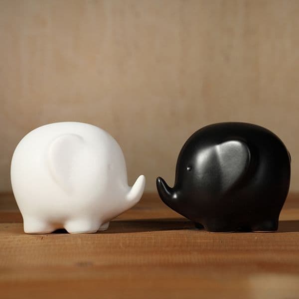 White and Black Ceramic Small Elephant Lovers Home Decor Crafts Room Kawaii Porcelain Ornament Brief Modern Animal Figurine Decoration