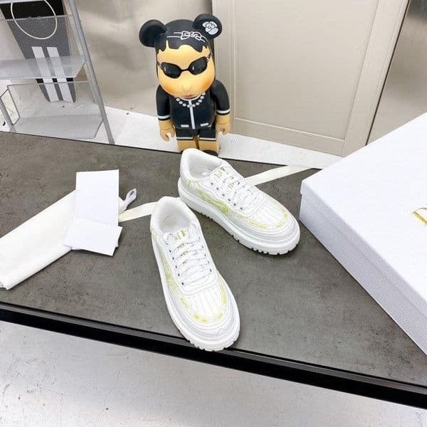 2021 Stylish Classic Women Sneakers Lime Green Toile Embroidery Thick Rubber Sole Ladies Luxurys Design Summer Casual Indoor Sports Shoes