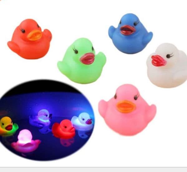 2021 NEW Mini Flashing Ducks LED Lighted Toys Baby Bath Toys Glow Toys Kids Bathtub Luminous Floating Ducks