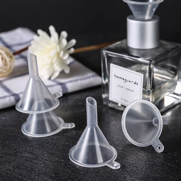 500pcs Mini Transparent Plastic Small Funnel Kitchen Tool Perfume Essential Oil Empty Bottle Liquid Filling Funnels Bar Dining Tools