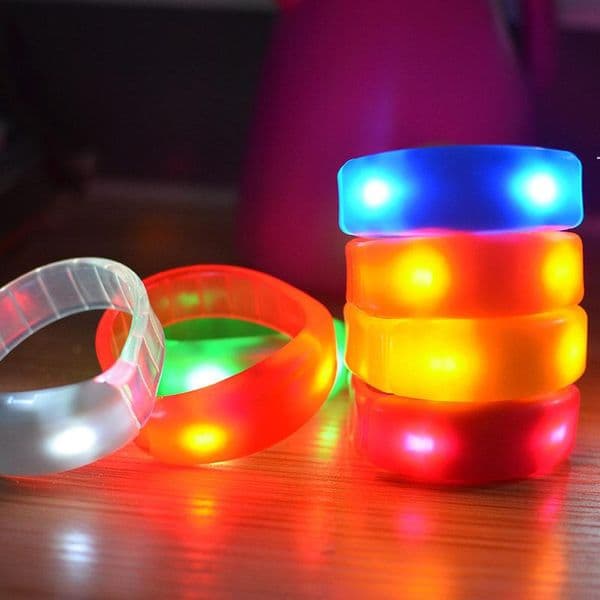 Music Activated Sound Control Led Flashing Bracelet Light Up Bangle Wristband Club Party Bar Cheer Luminous Hand Ring Glow Stick LLA6975