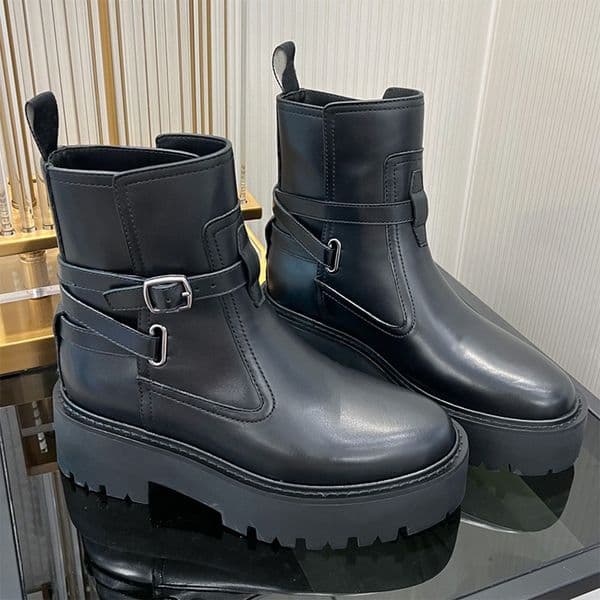 BULKY LACED UP BOOT IN SHINY BULL Designers Women Fashion Buckle Lace-up Desert Knight Boots Short Martin Boots 5.5cm Platform Boots With Box NO397