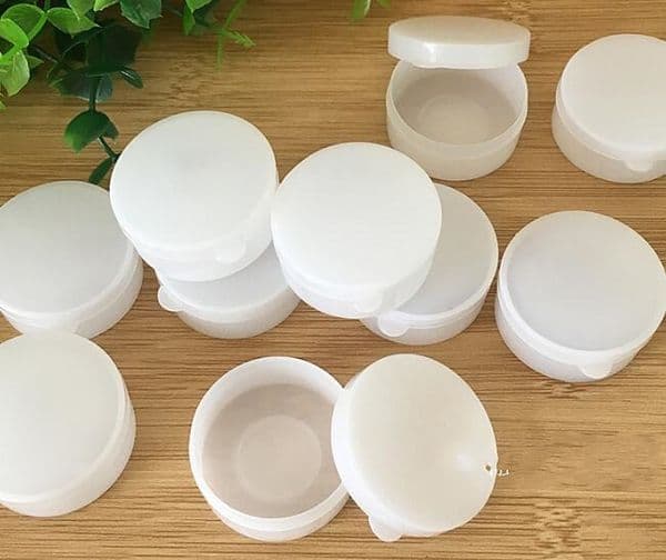 Portable 100pcs 5g/10g Mini Refillable Bottles Cosmetic Empty Cosmetic Jar Pot Eyeshadow Face Cream Container Box White