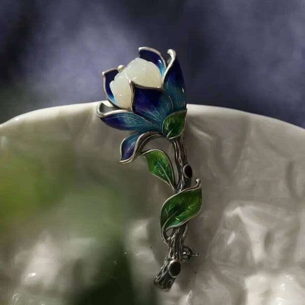 Original craft natural chalcedony magnolia flower brooch enamel porcelain Chinese retro winding unique designer brand jewelry