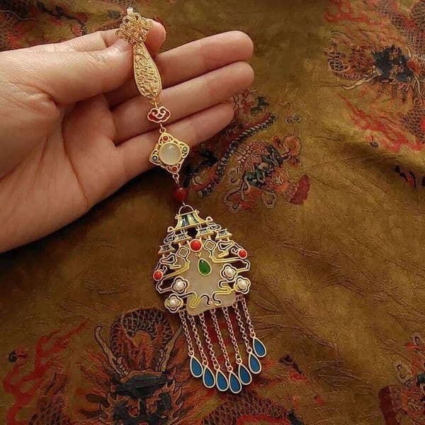 Exquisite Palace style natural Hotan Jade tassel pendant Original Cheongsam lapel Hanfu retro accessories brooches for women