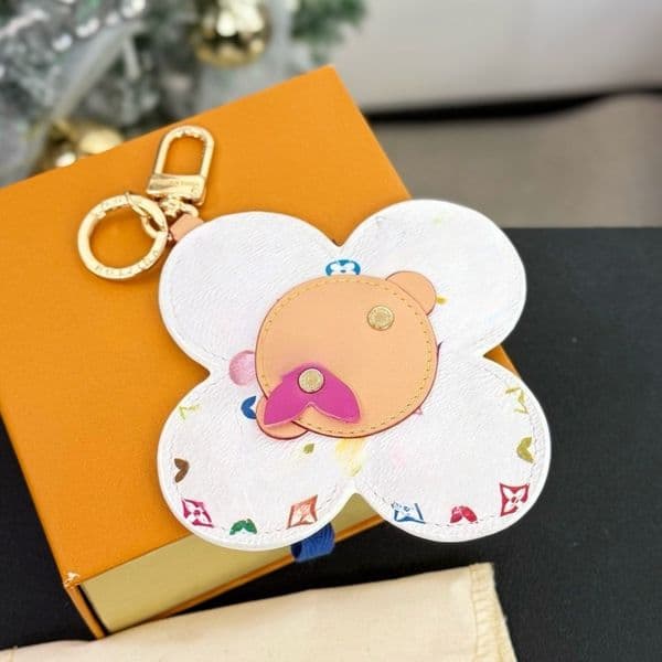 Keychains Lanyards Fashion New Luxury Keychains Cartoon Big Fur Sunflower Flower Letter Key Ring Women Bag Charms