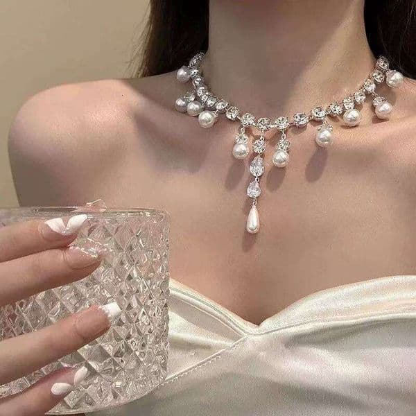 Sparkling Diamond Temperament Water Drop Zircon Inlaid Pearl Necklace French Light Luxury Style Versatile Collarbone Chain Dress Fashion Jewelry