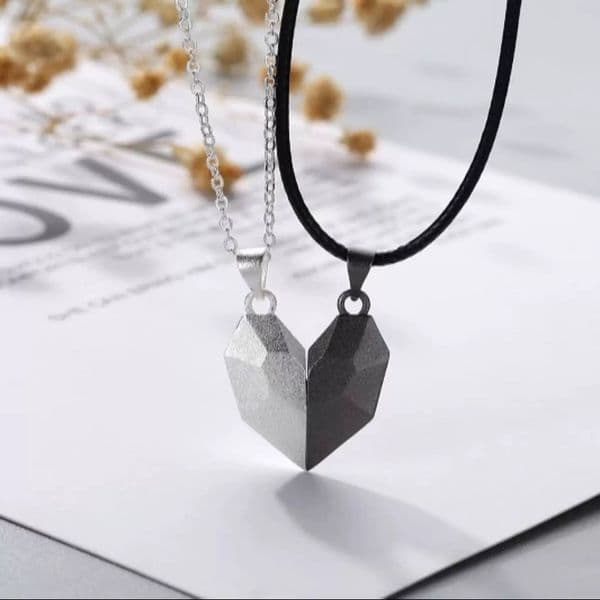 Elegant Interlocking Hearts Jewelry Set Featuring Magnetic Closure for Romantic Gifts