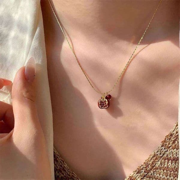 New Trendy Red Pomegranate Pendant Necklace for Women Sweet Cute Fruit Clavicle Chain Choker Girls Party Wedding Jewelry Gift