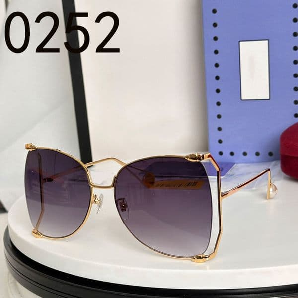 Fashion New Womens Large Frame Designer Sunglasses Personalized Leg Inlaid Pearl Design Travel Official Activity Glasses UVA100% 0252