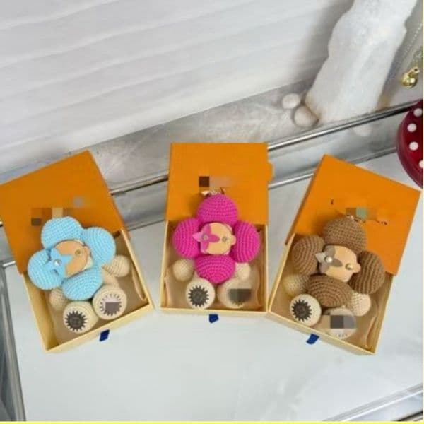 8 Colors Designer Backpack Charms Sunflower Crocheted dolls Car Jewelry Bag Charm Plush Doll Keychain Fashion Items Lightweight And Wear Resistant