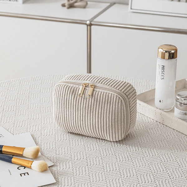 641Sleek Simple Large Makeup Pouch Ideal For Business Trips & Travels