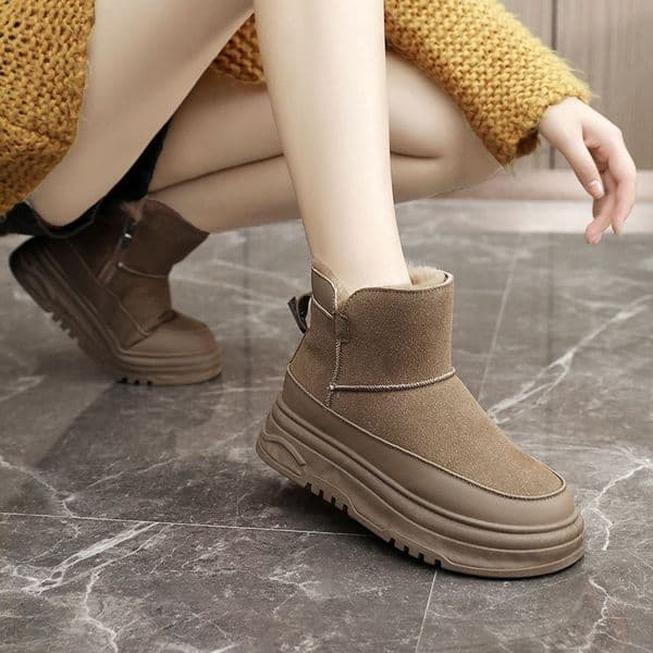 Women's high top shoes, 2026 new style, autumn and winter wear, pure color, snowshoes, sports and leisure, lined with fleece, cotton, thick sole