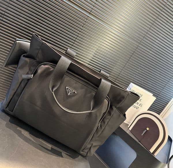 Designer Luxury Messenger Bags Large-capacity Zipper Crossbody Bag Single-shoulder Button-up Sports Bags Commuting Outdoor Casual Handbags