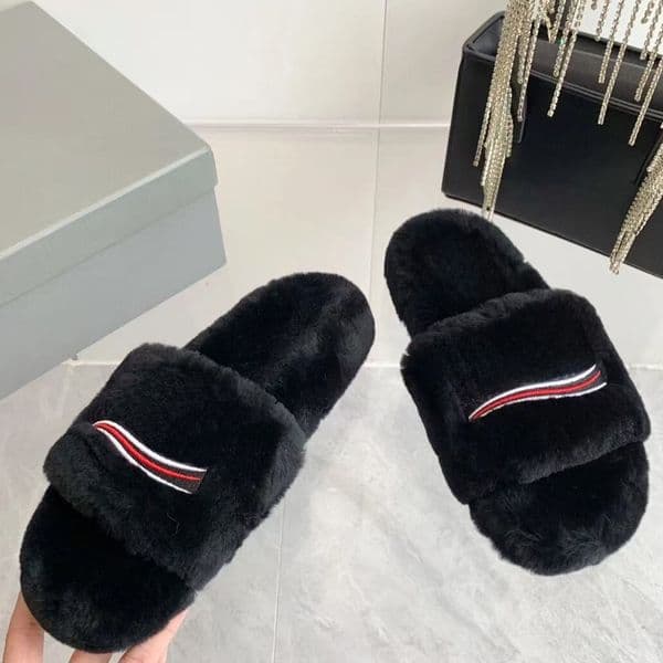 Designer sandals Luxury Triangle Slides Designer Men Women Slippers Ladies Wool Winter Spring Fur Fluffy Furry Warm Letters Sandals Flip Flop Slipper size 35-42