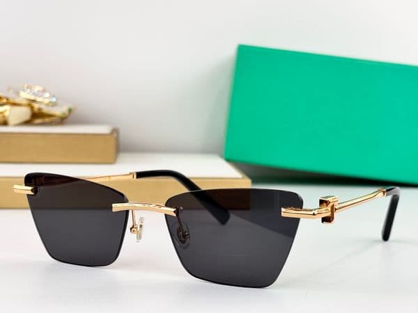 Luxury Designers Womens Sunglasses For Women Men Sun Glasses Mens Designer 2018 Fashion Style Protects Eyes Random Box