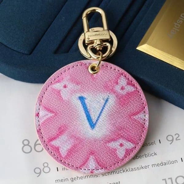 Letter Designer Keychain Cartoon Brand Holder Leather Car Keyrings Key Chain Bag Charms High Qualtiy Fashion Key Ring Without Box