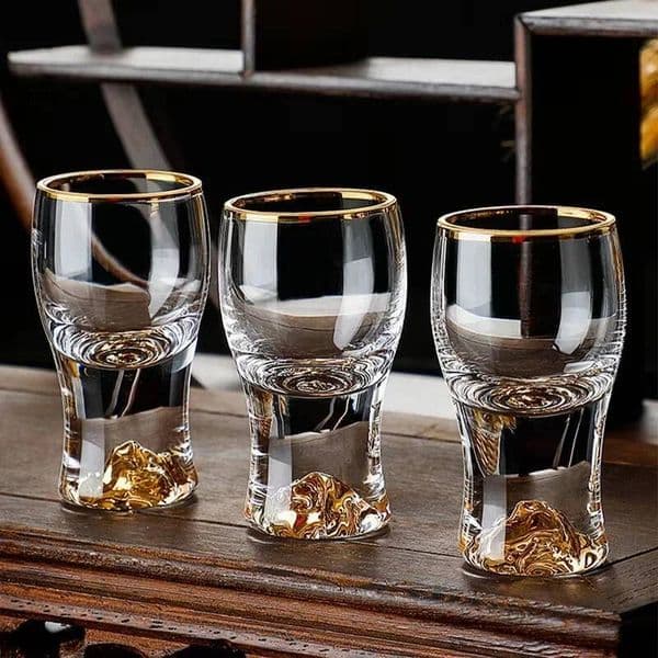Bestseller Lead-Free Crystal Built-In 24K Leaf Shot Glass for Vodka And Spirits Golden Small Wine Glasses with Jinshan Gold ddmytues