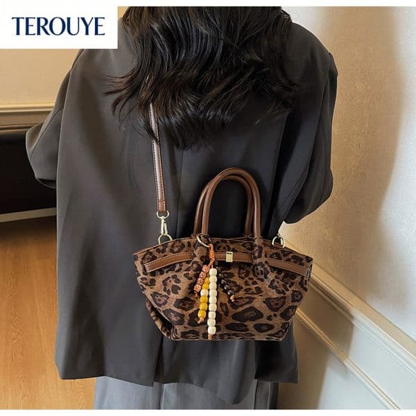 TEROUYE French niche design leopard print handbag autumn and winter new retro matte luxury popular bag fashionable women's shoulder bag bag Luxury bag