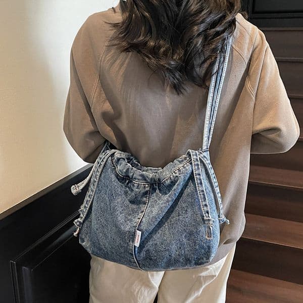 Large Capacity Denim Tote Luxury for Women 2025 New Versatile Casual Commuter Fashion Drawstring Shoulder Crossbody Bag