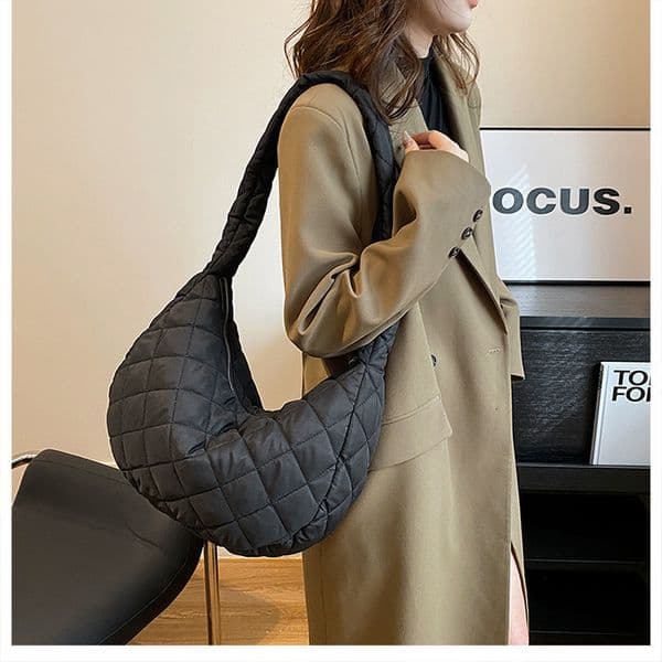 Quilted Cloud Autumn Winter New Niche Casual Simple Crossbody Versatile Large Capacity Luxury Commuting Down Bag