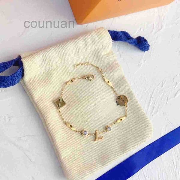 Fashion Style Bracelets Women Bangle Wristband Cuff Chain Designer Letter Jewelry Crystal 18K Gold Plated Stainless steel Wedding Lovers Gift Bracelet U75K