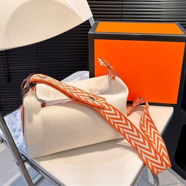 2026 Woman Designer Makeup Bag Canvas Cosmetic Bags Cross Body Make Up Toiletry Bag Fashion Wash Pouch TOP