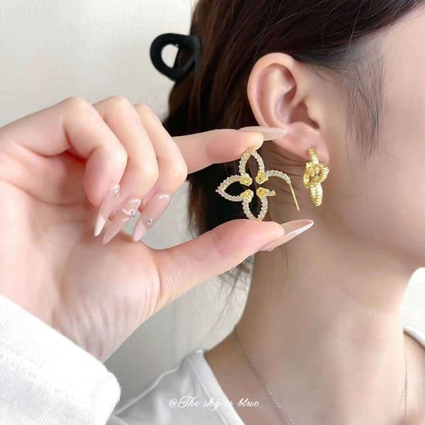 New Gifts High Quality Classic Four Leaf Flower Exquisite Jewelry Copper Accessories Fashion Stud Earrings for Women