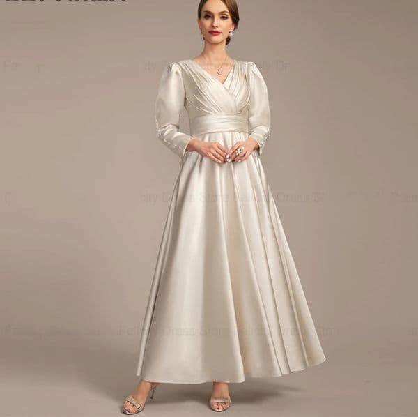 Vintage Mother of The Bride Dress 2026 A-line V-Neck Long Sleeves Pleats Satin Wedding Guest Party Gowns Robe De Soriee
