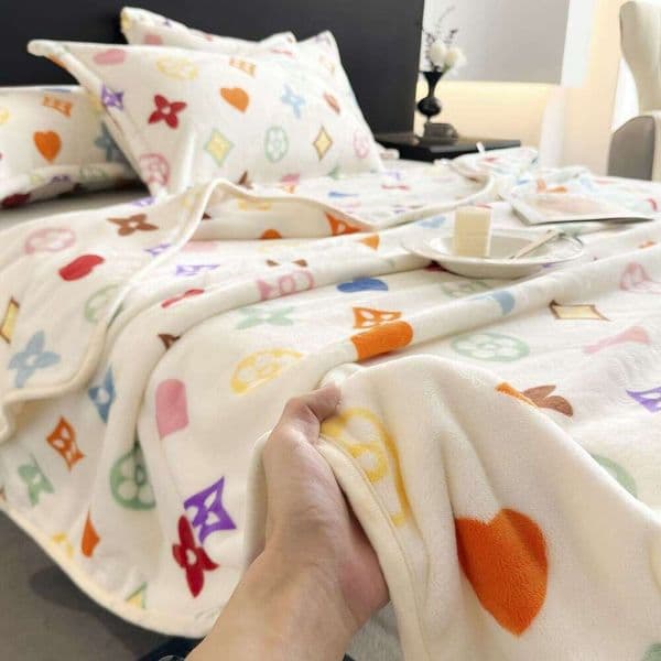 Light Luxury Winter Milk Velvet Warmth Big Brand Style Thickened Nap Small Throw Double-Sided Coral Fleece Air Conditioning Blanket B5