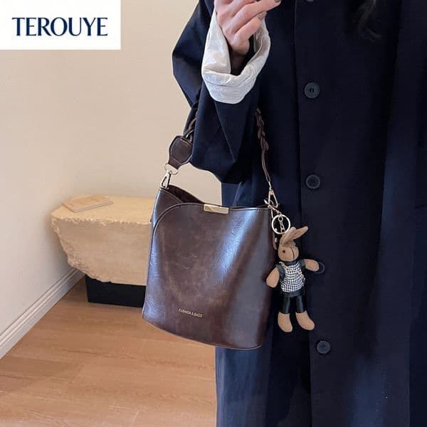 TEROUYE French retro style women's shoulder bag, winter new item, Christmas gift, large capacity, simple style, luxurious handbag, Super popular elegant Bag