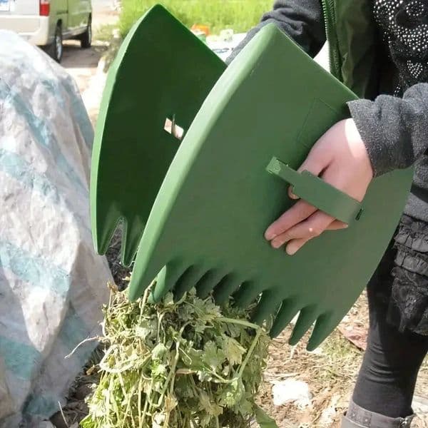 Spot outdoor fallen leaf clip gardening plastic rake for collecting and tidying them up leaf collecting rake for garden maple leaves
