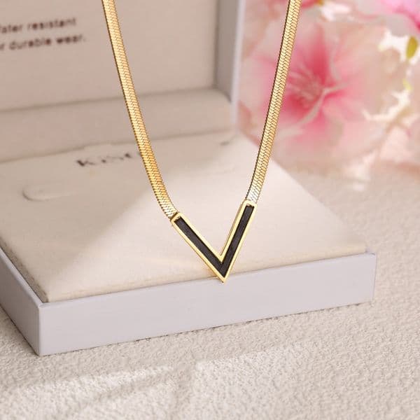 Titanium Steel V Necklace for Men Women Minimalist Blade Snake Chain Hip Hop Jewelry Waterproof