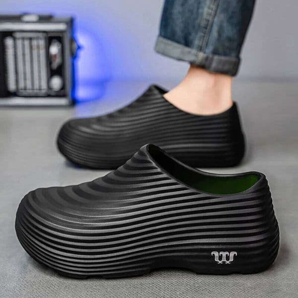 A Pair of New Wear-Resistant Casual Chefs, Non-Slip and Men's for Outer Wear, Comfortable Soft-Soled Fashionable Shoes
