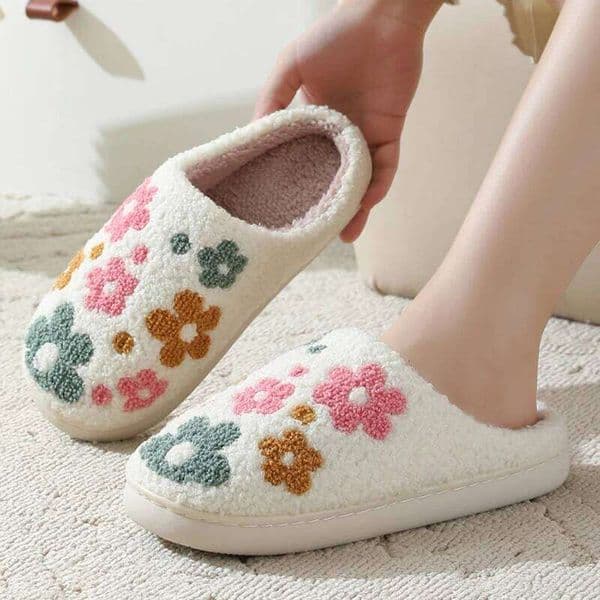 Cozy Flower Embroidered Plush for Women Soft Fuzzy Comfortable Indoor Home Shoes Woman Lightweight Warm Winter Slippers
