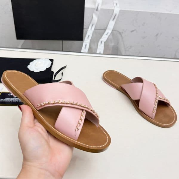 Designer sandals Sandales Slippers Womens slippers fashionable floral slippers leather rubber flat shoes slides summer beach shoes bathroom slippers 103