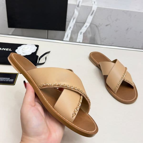 Designer sandals Sandales Slippers Womens slippers fashionable floral slippers leather rubber flat shoes slides summer beach shoes bathroom slippers 101