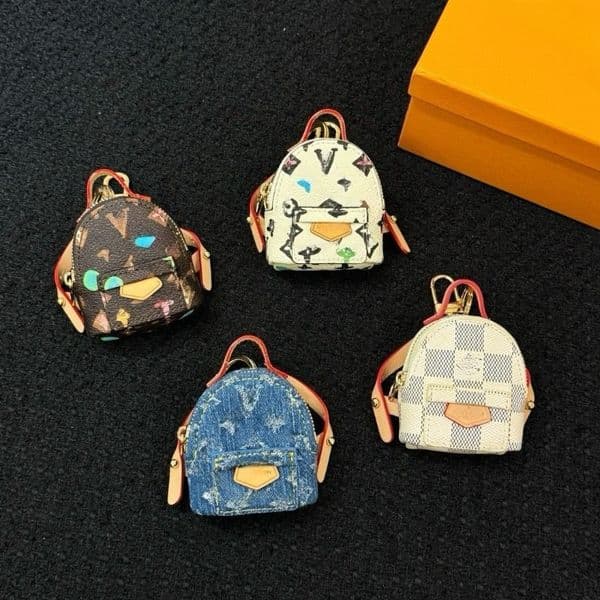New Designer Keychain for Men Women Fashion Bag Charm Pendant Mini Bag Coin Purse Genuine Leather Car Keychain High Quality Keyring Couple Gift