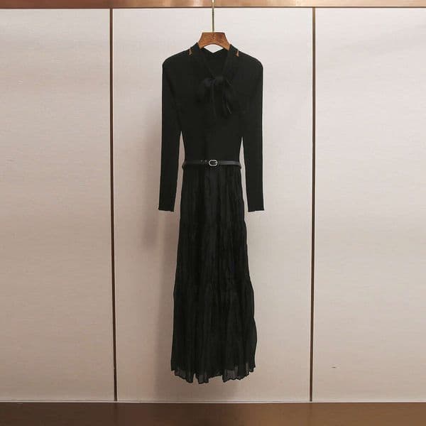 2026 designer high-end women's clothing spring new elegant Hepburn style lace up U-neck patch knit dress