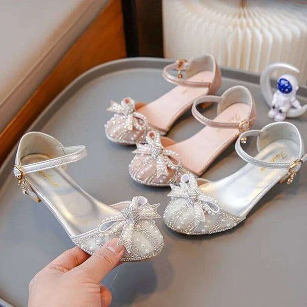 Comfortable Catwalk Fashion Summer Students Baby Girls Princess Shoes Shiny Bow Stage Elegant Beaded Crystal Cute Kids Sandals