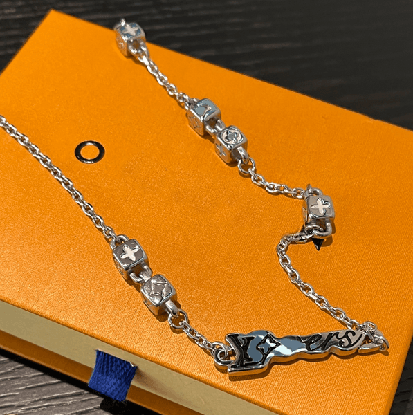 Designer Dice Necklace Vintage letter design fashion couple necklace Personalized Four-Leaf Clover Dice Necklace High-end Cuban chain unisex fashion accessory