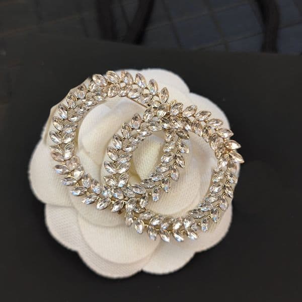New High-Quality Gold Tone Brooch Marquise Rhinestone Interlocking Dual Circles Stylish Gift For Women Daily Wear