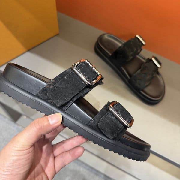 Free delivery. New style slippers. Summer special beach shoes. Metal buckle thick-soled sandals. Multi-functional men's shoes. 2026 model.