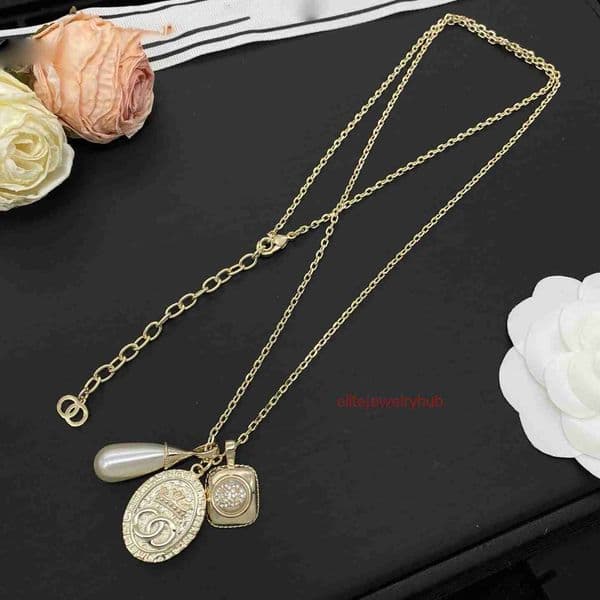Designer CC Necklace Channels Jewerly luxury necklace with double C letter pearl and diamond inlay collarbone chain for women finely crafted with thick plating