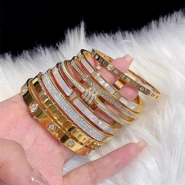 multifunctional Luxury-inspired titanium bracelet Niche-inspired stainless steel jewelry Holiday gift