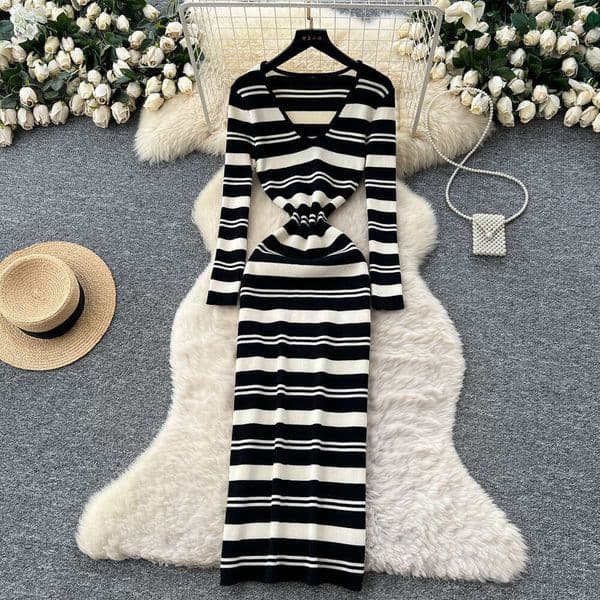 Korean style fashion retro V-neck long sleeved color blocked striped knitted women's dress autumn and winter elastic waist sweater