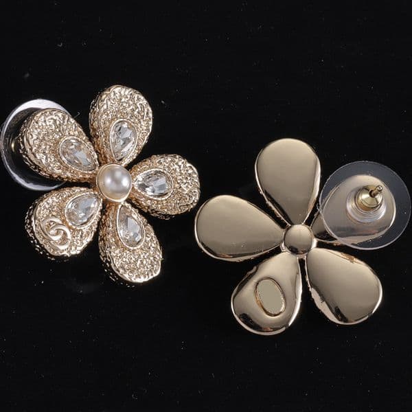 Textured Floral Pearl Crystal Accent Earrings Gold Tone Elegant Daily Gift For Her High Quality Fashion Acc