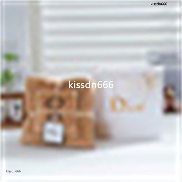 Designer Bath Towel Set Classic Letter Embroidered Towel Multi Color Absorbent Towel Quick Drying Beach Towel Gift Box