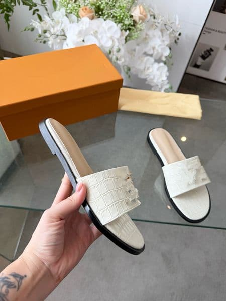 Free Shipping Designer Sandals Claquette Clogs Heels Slippers Slides Clog For Mens Famous Black Blue Womens Sandal Flats Fur Mules Sandale Flip Flops 0306
